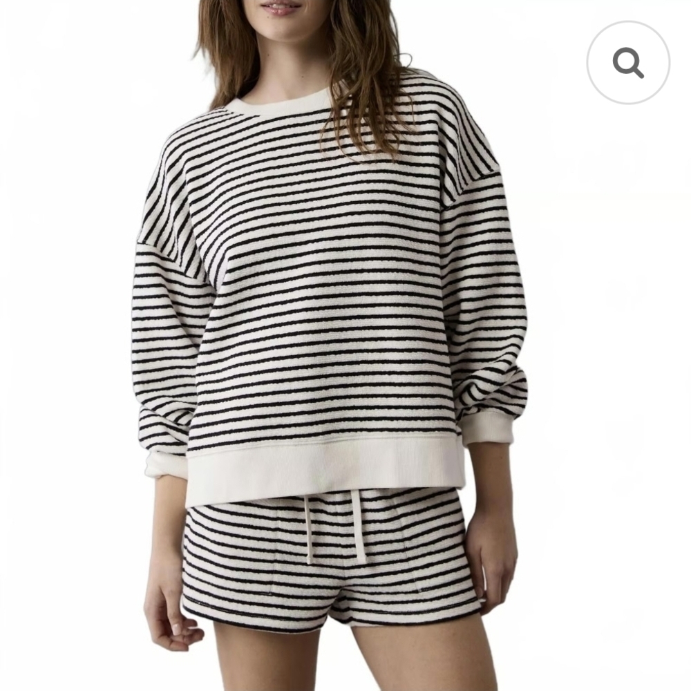 American Eagle Outfitters Black and White Striped Sweatshirt
